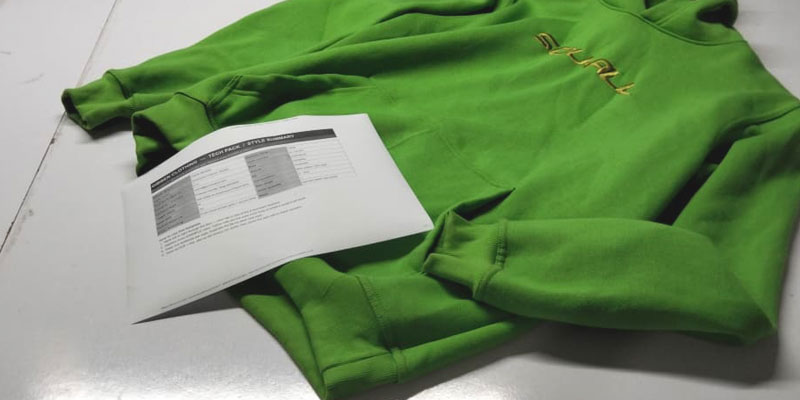 pairs-body-rib-and-print-colors-with-their-Pantone-references